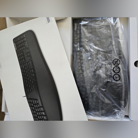 Microsoft Ergonomic Keyboard Model 1878 NEW Wired LXM-00001 - Picture 4 of 5